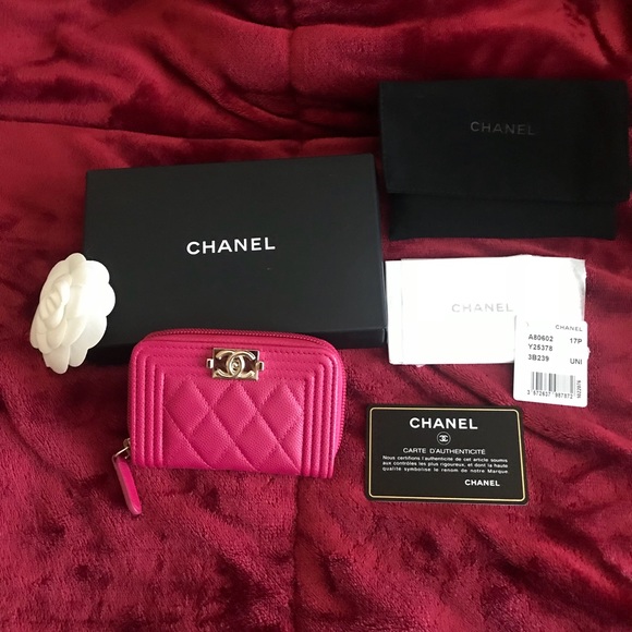 Chanel O-Coin wallet in FUCHSIA!! Boy style - Picture 6 of 7